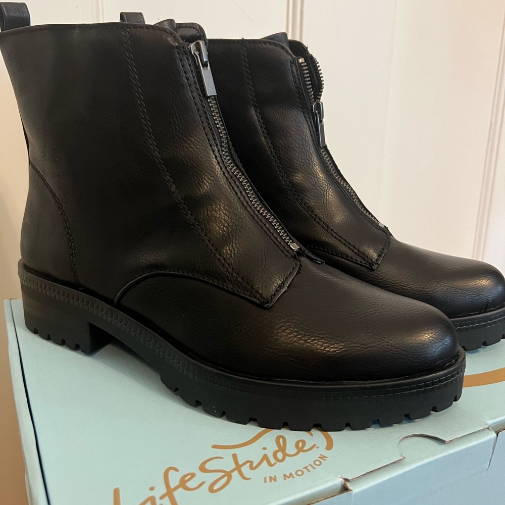 Life Stride Sanibelle bootie 11W BRAND NEW NEVER WORN zip up black ankle boots